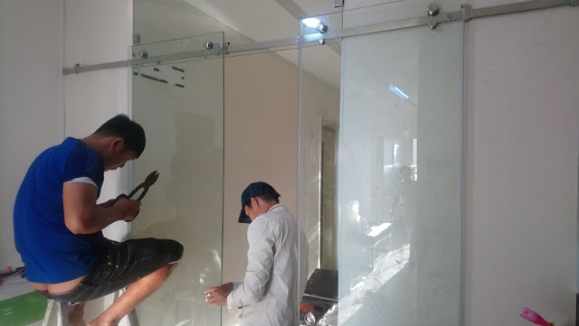 Sửa cửa kính cường lực - quận Tân Bình